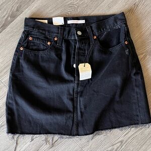 NWT Levi’s Ribcage Denim Skirt in Black size 28